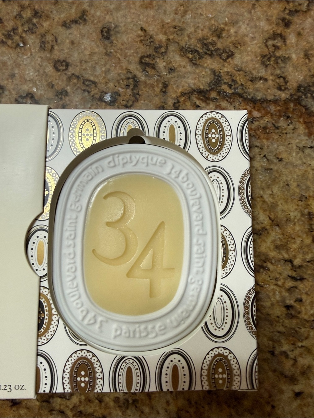 diptyque White and Black Scented Wax Oval  (Perfumed)